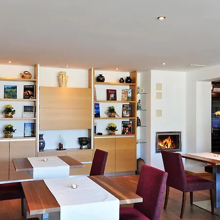 Panorama Garni Buehlerhof Bed & Breakfast Lana
